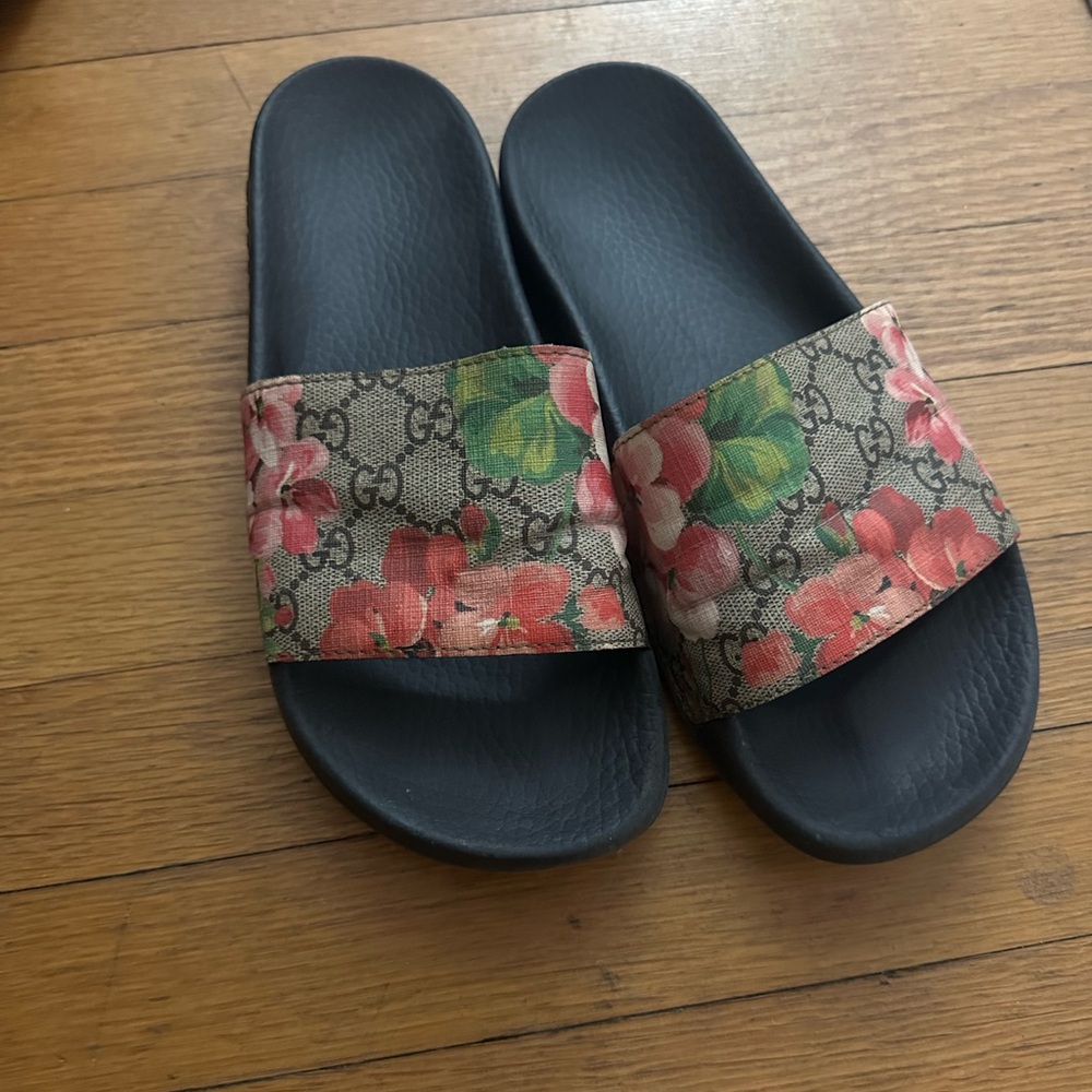GUCCI SLIDES